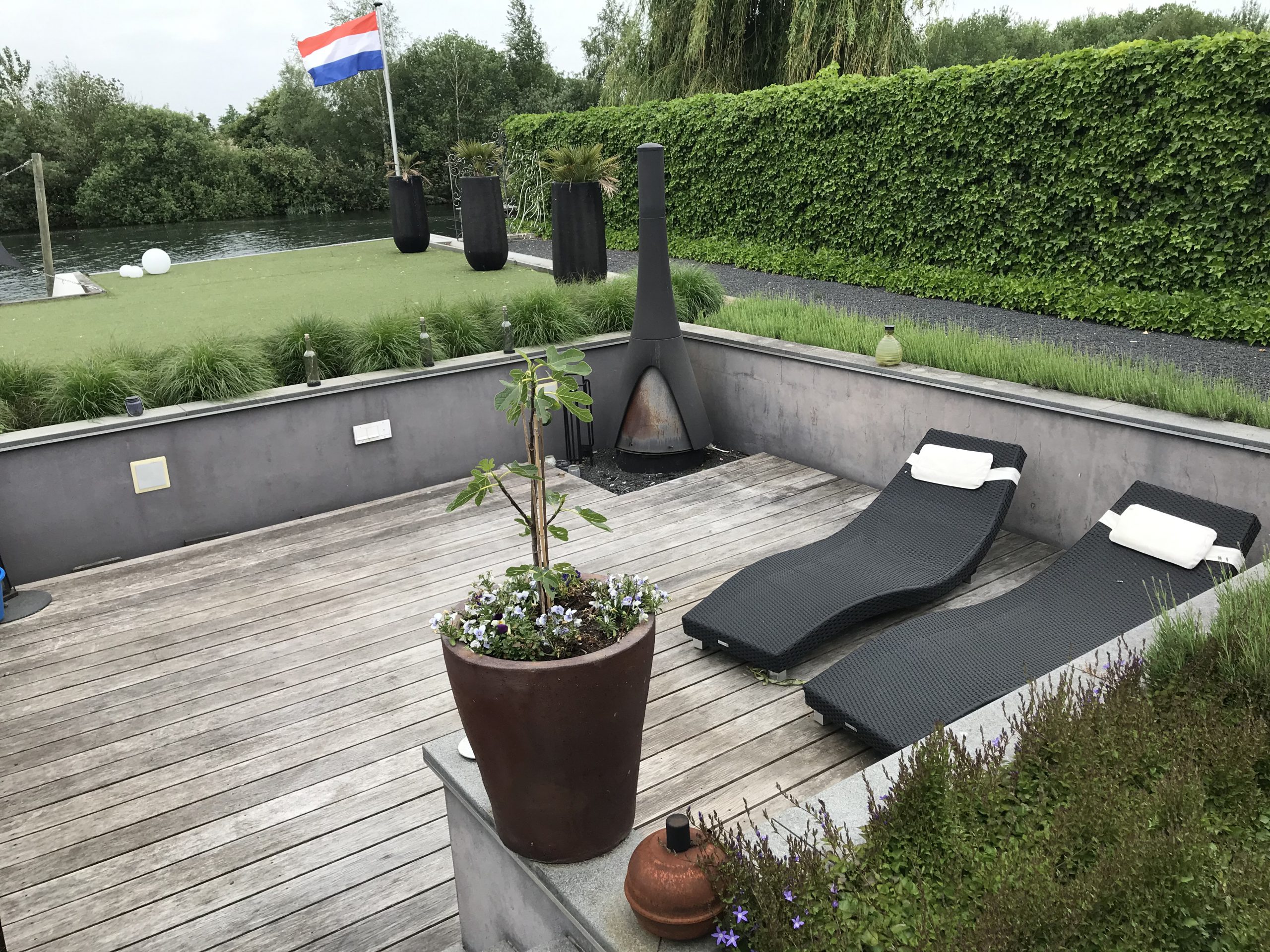 Onze zitkuil met een vuurkorf (hout)