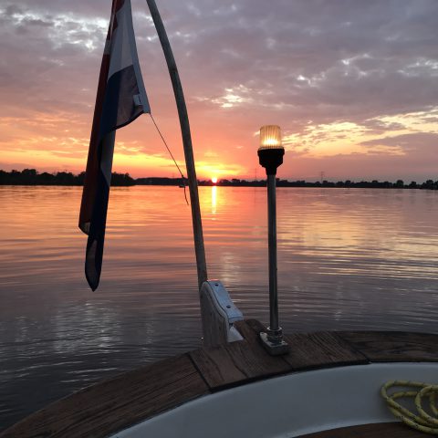 Zonsondergang Kraaijenbergse plassen met iSloep