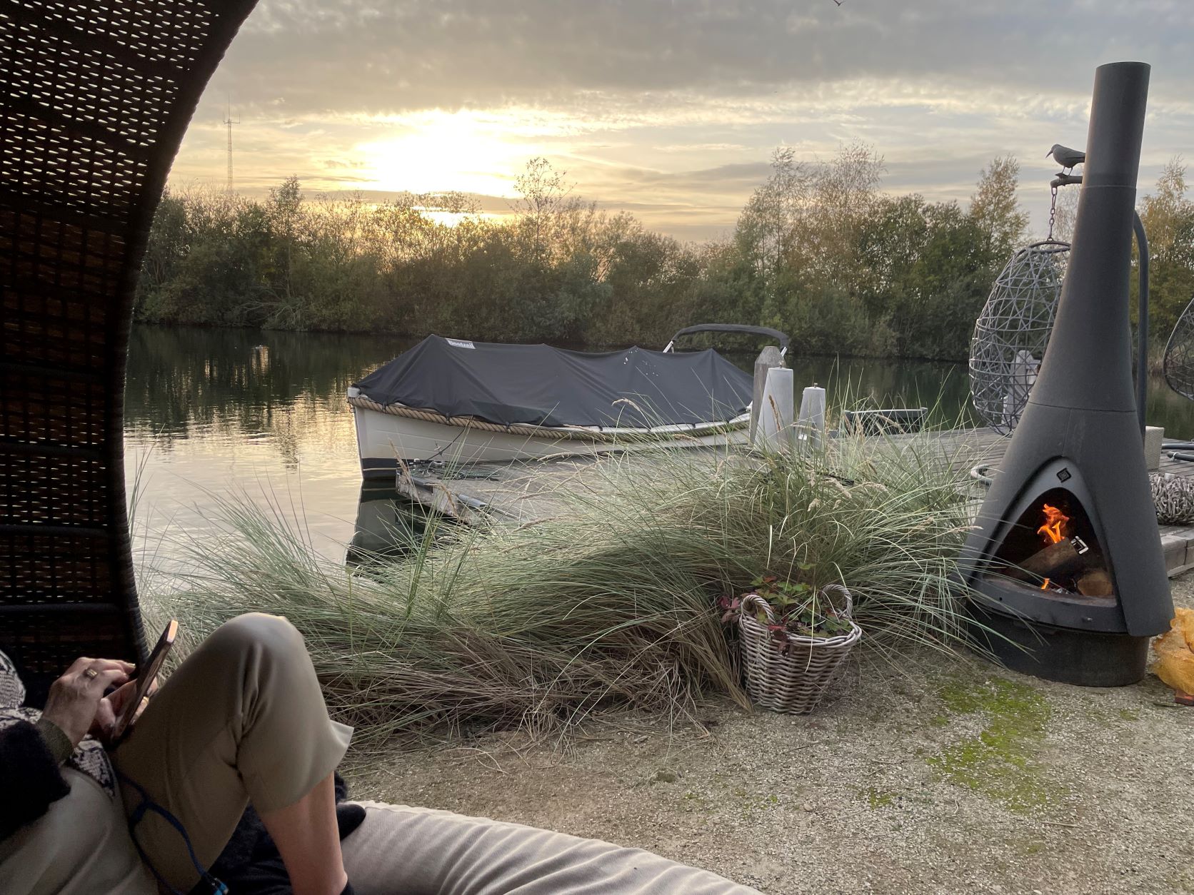 Relaxen in onze cocoon aan het water